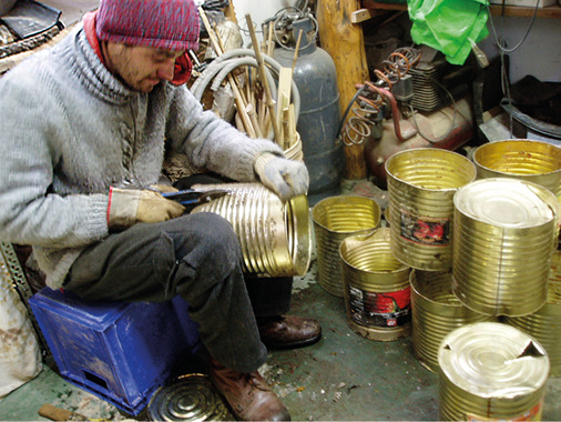 Von der Konservendose zur Fassade ist es ein langer und mühsamer Weg