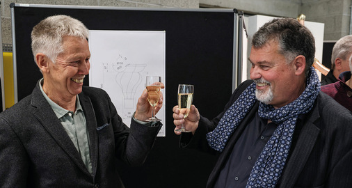 Herzlichen Glückwunsch: RMS-Ausbilder Gert Brenner feiert seinen  
70. Geburtstag und RMS-Ausbilder Hans-Peter Rösch stößt mit an