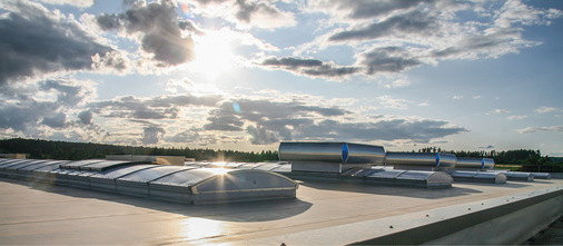 Der schöne Schein trügt und die direkt befestigte Attikaabdeckung ist ein grober Mangel