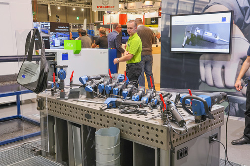 Im Werkzeughimmel: Vorführbereite Trumpf-Elektrowerkzeuge warten auf interessierte Tester