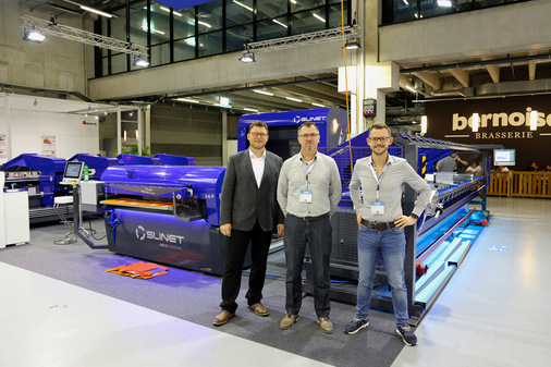 Andreas Hauber, Robert Lickl und Robert Matthäß präsentieren Maschinen der Marken Slinet und Variobend