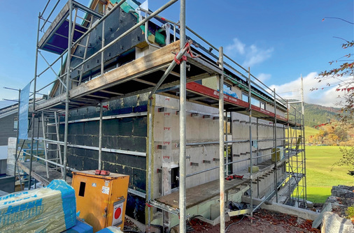 Die vom Kempf*-Team installierte 200-mm-Rockwool-Wärmedämmung  
 * https://kempf-info.de/leistungen/klempnertechnik/