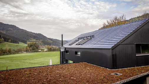 Blick über das Carportdach in die Natur - © Bild: Markus Breithaupt
