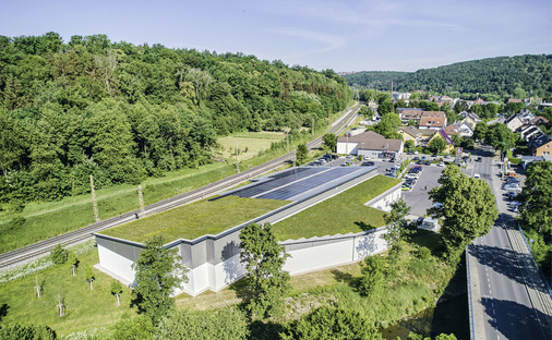 Das Gründach-Komplettsystem ist eine gemeinsame Entwicklung von Zambelli Rib-Roof und Knaufinsulation. Aufgrund des geringen Gewichtes eignet es sich besonders für flach geneigte Dächer