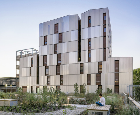 Die Zambelli Siding-Profile eignen sich in verschiedenen Baubreiten für ­vorgehängte, hinterlüftete Fassaden als Leichtbausystem