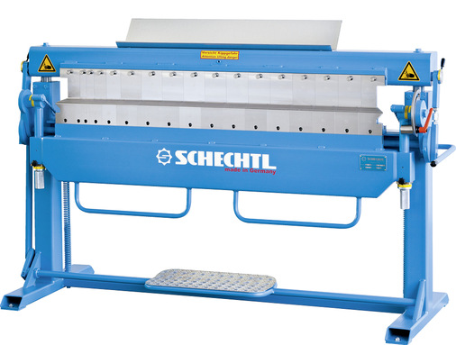 Die UKV ist die stärkere Variante der UK und eignet sich für Blechstärken bis zu 2 mm. Mit UK und UKV ist manuelles Segmentbiegen vor allem dann ideal, wenn in der Werkstatt spezielle Einzel­stücke oder über das Jahr verteilt wiederkehrende kleine Serien eines Werkstücks gefertigt werden sollen
