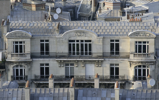 Historische Leisten-Tafeldeckung in Paris - © Bild: A. Buck
