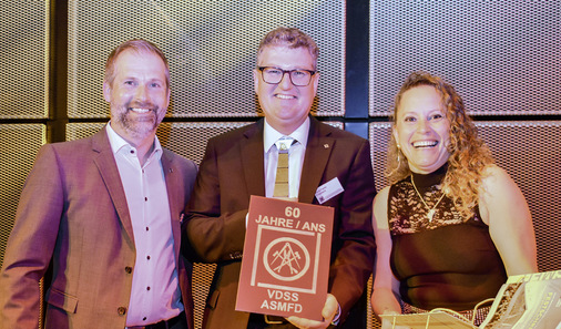 Remo Wyss und Nicole Fankhauser gratulieren dem VDSS zum 60.Geburtstag
