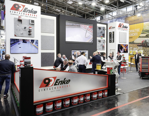 Die bewährten Enke-Flüssigkunststoffe und -Fußbodenbeschichtungen ­ermöglichen es, Loggien, Balkone oder Terrassenbeläge innerhalb eines ­ Systems aufzubauen. Dadurch entstehen deutliche Vorteile, von denen sich Messebesucher in Halle B6 überzeugen konnten