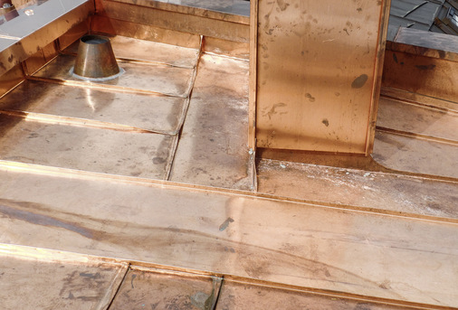 Stehende und niedergelegte Anschlussfalze