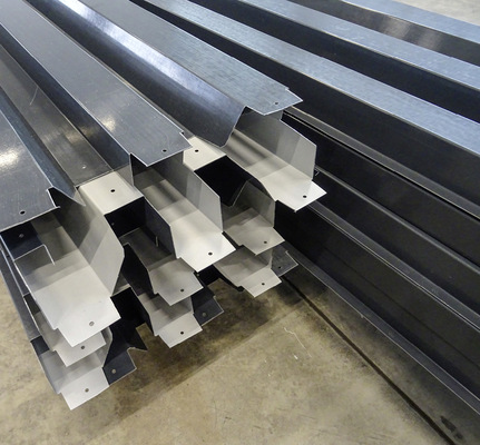 Ausgeklinkte und bereits ­vor­gelochte Profile … 