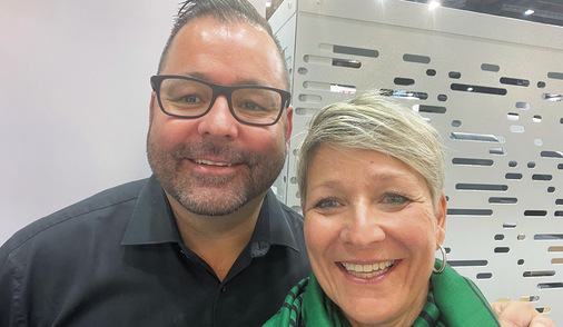 Marc und Nicole Jorns auf der Euroblech 2022 - © Bild: Jorns AG
