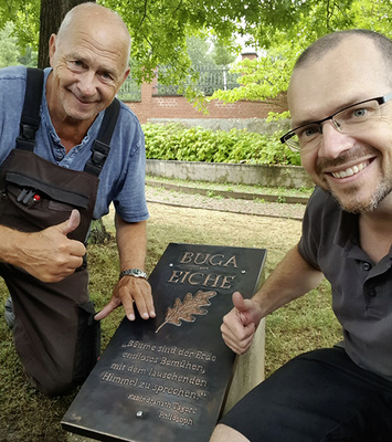 Für das Jubiläum der Bundesgartenschau in Gera und Ronneburg fertigten Manfred und Steffen Schulze eine Tafel aus Kupfer - © Bild: Schulze
