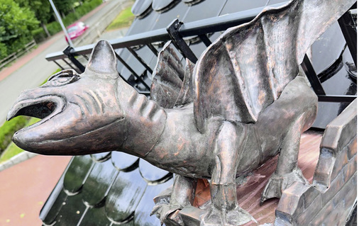 Drachen und Sockel überraschen mit perfekten Details