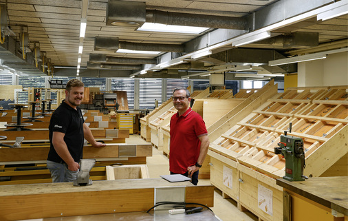 Marco Looser und Gesacon-Geschäftsführer Luigi Greco in der GZO-Schulungswerkstatt - © Bild: BAUMETALL
