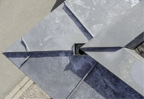 Flachdachspeier, raffiniert eingefalzt