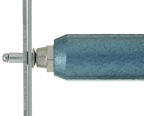 Der Blindniet besteht aus zwei Teilen: dem Nietdorn und dem Hohlniet. Letzterer setzt sich zusammen aus dem Setzkopf und dem Nietschaft. Nach Setzen des Niets bricht der Nietdorn an einer Sollbruchstelle ab