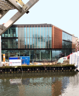 Die starre Konstruktion ist so ­ausgelegt, dass das einfallende Licht ­geschickt gebrochen wird