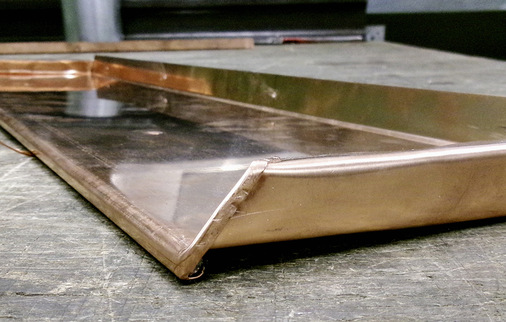 Abtropfkante des Simsprofils mit Drahteinlage