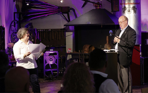 Zeitreise: Maria Schechtl und Walter Müntener führen die Gäste durch die Geschichte des Museums