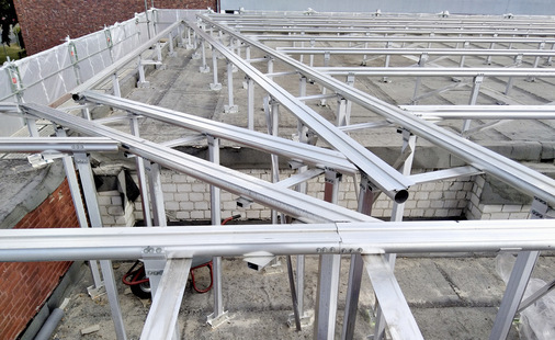 Selbst größere Höhenunterschiede in der alten Dachkonstruktion lassen sich mit ­einer Vario-LB-Konstruktion ausgleichen