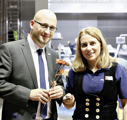 Michael Kober zusammen mit BAUMETALL-­Onlineredakteurin Laura Kornhaaß