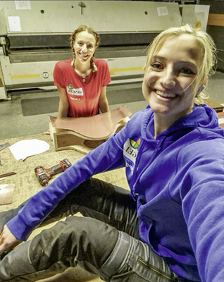  Die aus Instagram bekannten Handwerkschwestern Franzi und Elena Dangel sind am RAS-Messestand anzutreffen