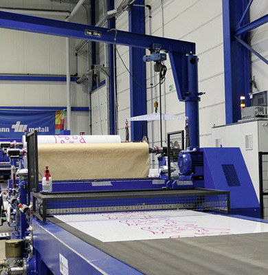  Neben maßgenauen Coils laufen in Manheim auch Tafelprodukte vom Band 