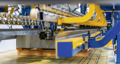  Seit 2022 ergänzt eine neue Querteilanlage den Maschinenpark