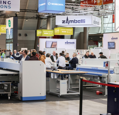  Blick in die Messehalle 7