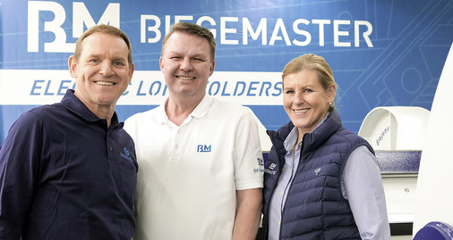 Ein starkes Team! Bettina und Mark Wirth führen das Traditionsunternehmen bereits in dritter Generation. Seit 2011 verstärkt Vertriebsleiter Mario Traub (Mitte) das Team - © Bild: BAUMETALL
