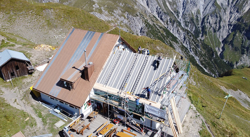  Die Dacharbeiten kommen gut voran - © Bild: Filmknipserei Scheu
