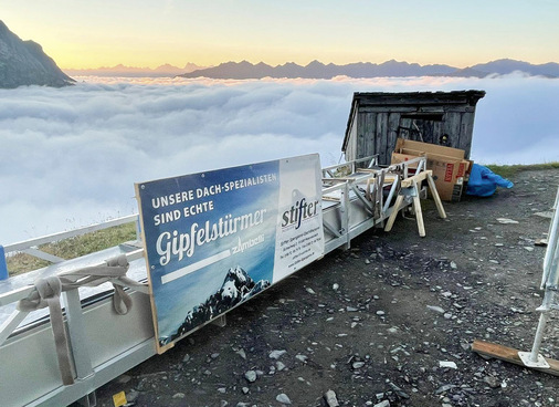   So transportieren Gipfelstürmer ihr Material - © Bild: Stifter
