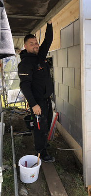    Die Fassadenarbeiten kommen auch dank Stanislavs Hilfe voran