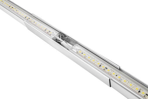  Verbindungsmuffe des Fallrohr­beleuchtungssystems zwischen zwei Sichtblenden