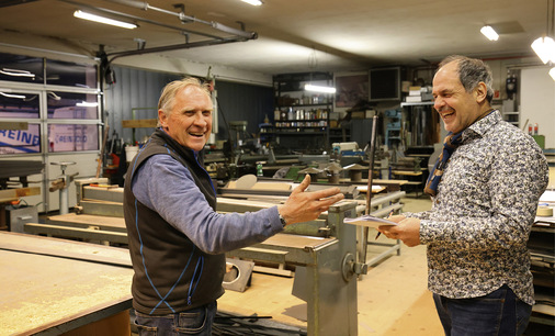  Spenglermeister Friedrich Reinbold im Gespräch mit BAUMETALL Autor Marc Warzawa - © Bild: BAUMETALL
