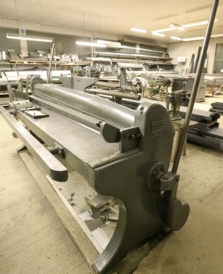    … und gleich daneben eine Hebeltafelschere aus dem Hause Schechtl