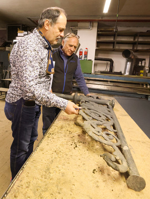   Eine zu restaurierende Wetterfahne wartet auf ihr zweites Leben
