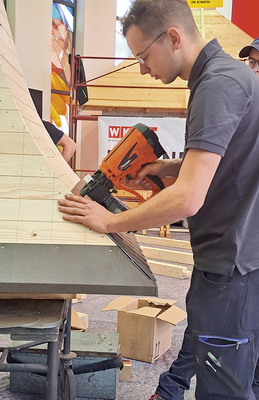    … und beim Showspenglern im Rahmen der Klagenfurter Häuslbauer-Messe