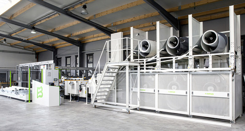  „The Base“ ist eine Produktionslinie, die vom Coil bis zum fertigen Zuschnitt ohne menschliches Zutun arbeitet