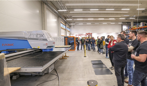  Das Ausklinken erfolgt an der Euromac-Stanzmaschine MBX Plus 