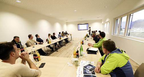  Theorie im großen Besprechungsraum der TR Flachdachbau GmbH