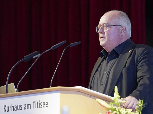    Robert Smejkal bei der Begrüßungs-ansprache