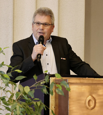  Jürgen Pflanz ist Vorsitzender des Fördervereins 
der Landesfachklasse für Klempner an der 
Robert-Bosch-Schule Ulm e. V.