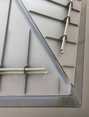    Komplexer vertiefter Knotenpunkt an Rinne und Grat