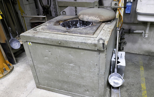  In diesem Schmelzofen wird die Zink-Alu-Legierung Zamak geschmolzen