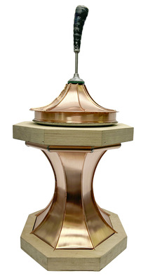  Originell: ein Eisstock mit ­Sockel von Franz Hiergeist