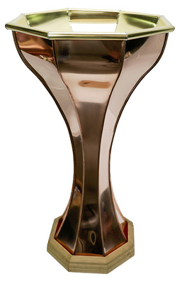  Christian Poschinger gestaltete ein imposantes Taufbecken