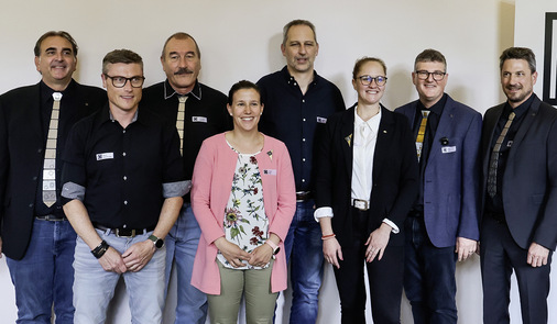 Das neu gewählte VDSS-Vorstandsteam: Stephan Fankhauser, Daniel Baumgartner, Franz-Josef Zenhäusern, Corina Moor, Marcel Filli, Nina Hersche, VDSS-Präsident René Fasler und Stephan Aerni