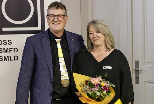 René Fasler dankt der langjährigen VDSS-
Sekretärin Bea Feusi